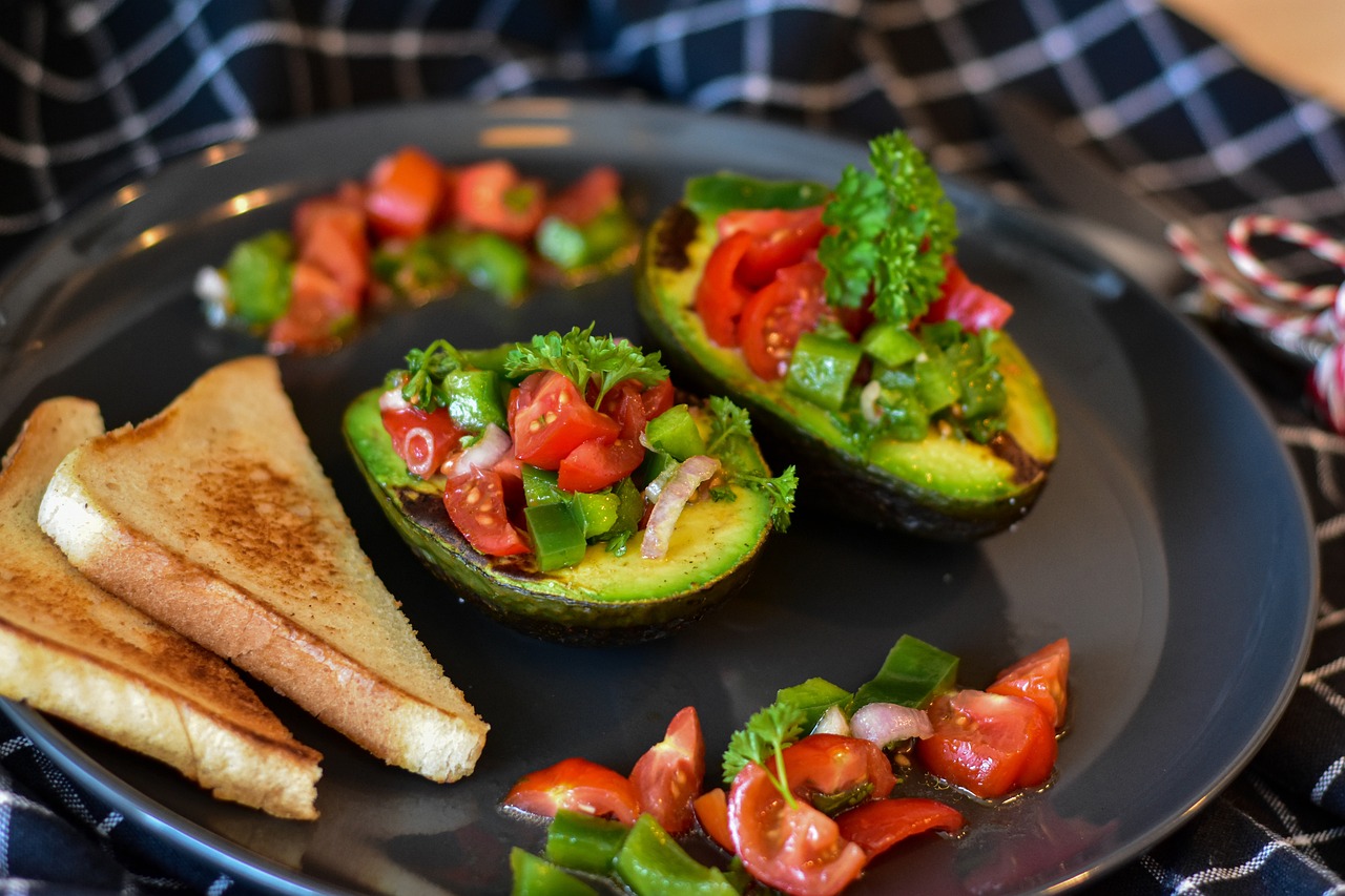 Impress Your Guests with this Easy and Delicious Avocado Salsa Recipe